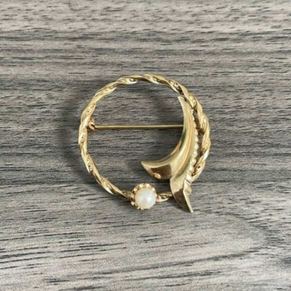 Vintage 14k Gold Filled Brooch with Pearl Grandmacore Timeless Classic Chic - Picture 1 of 5